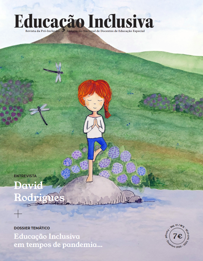 Capa da Revista Vol.12-N.2: Parque infantil com crianças a brincar ladeado por uma trepadeira florida